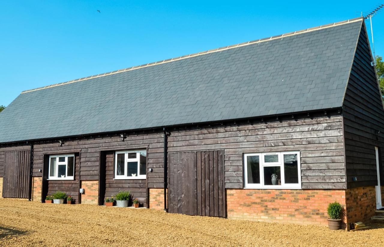 Buttercup Cottage At The Old Tractor Barn Brackley  Bagian luar foto